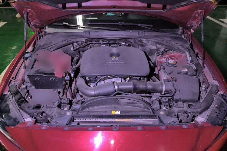 Used Jaguar XE 2015 2.0T 200 PS R-Sport Engine Bay