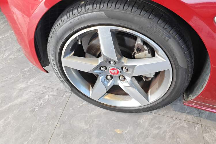 Used Jaguar XE 2015 2.0T 200 PS R-Sport Exterior 2