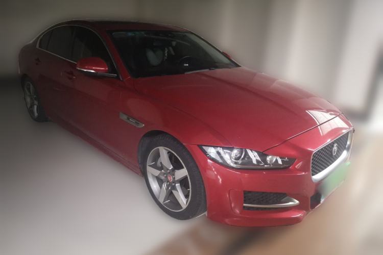 Used Jaguar XE 2015 2.0T 200 PS R-Sport Front Right 45 Deg