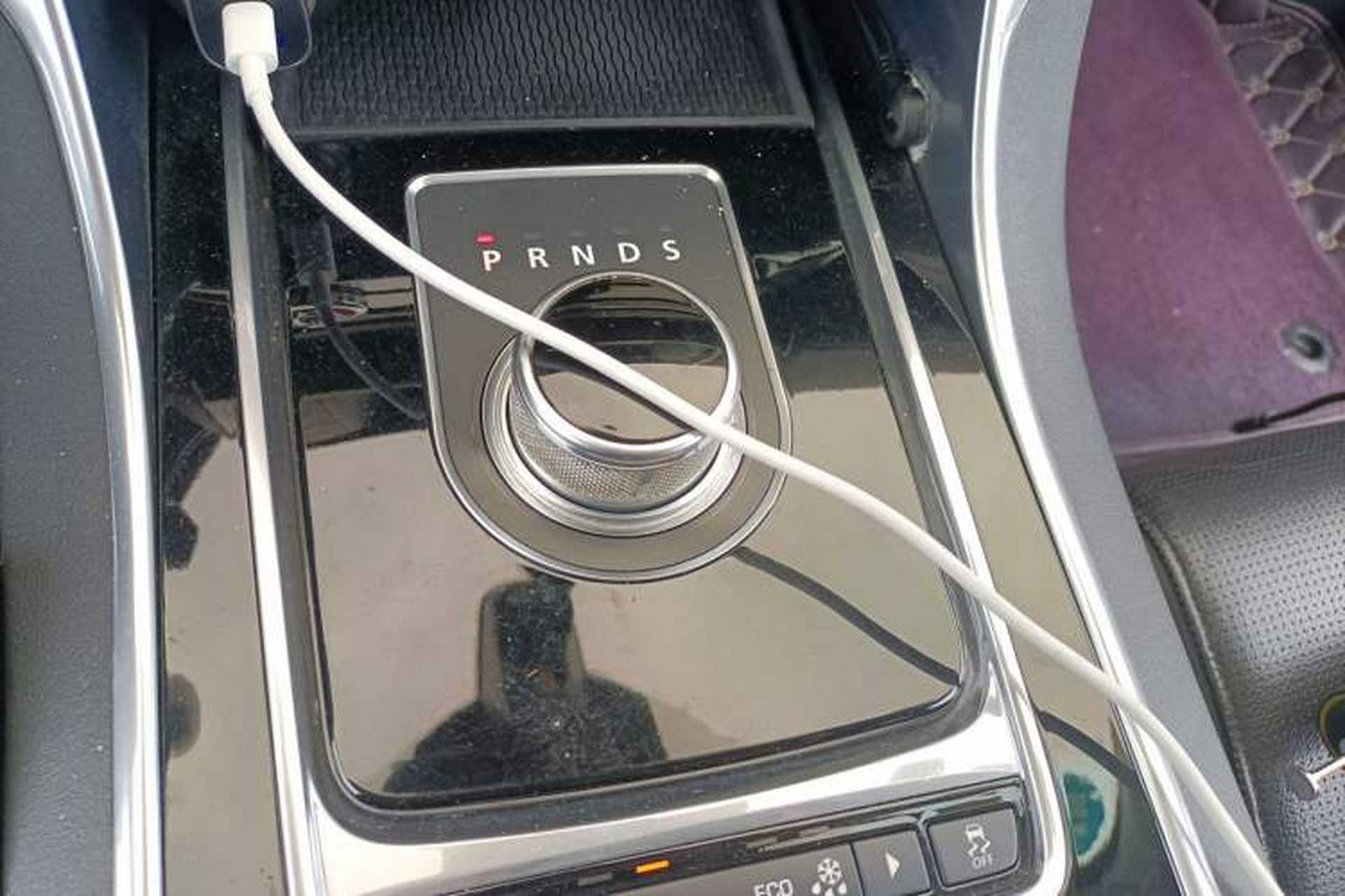 Used Jaguar XE 2015 2.0T 200 PS R-Sport Gear Lever