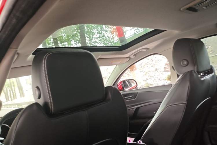 Used Jaguar XE 2015 2.0T 240 PS R-Sport Headliner