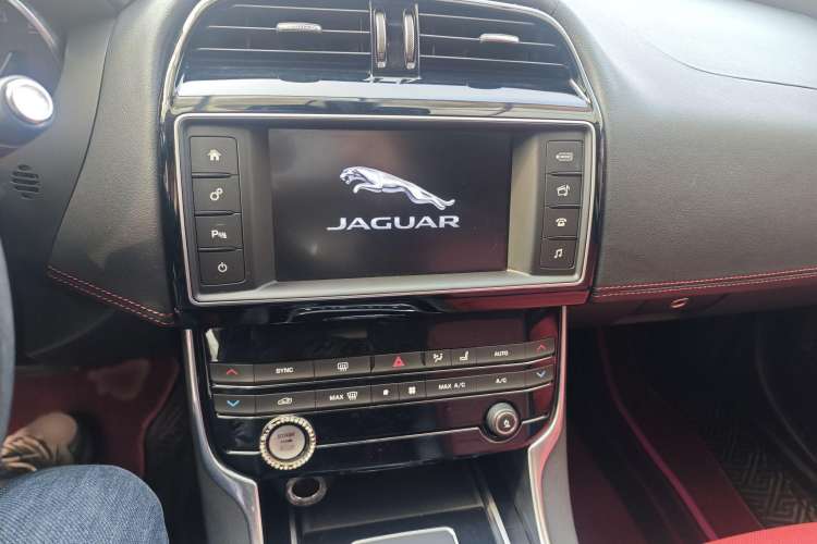 Used Jaguar XE 2015 2.0T 200 PS R-Sport Interior 2