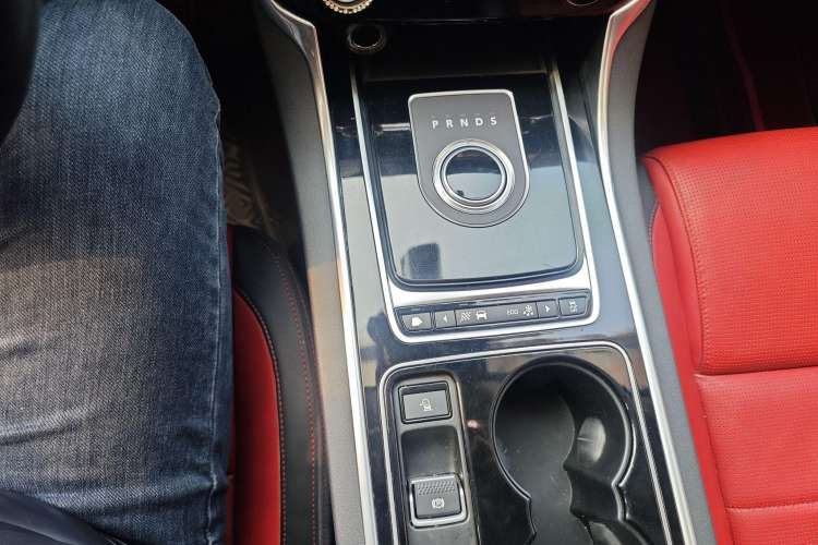 Used Jaguar XE 2015 2.0T 200 PS R-Sport Interior 3