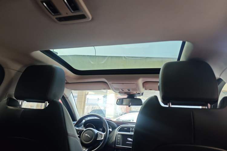 Used Jaguar XE 2015 2.0T 200 PS R-Sport Interior 5