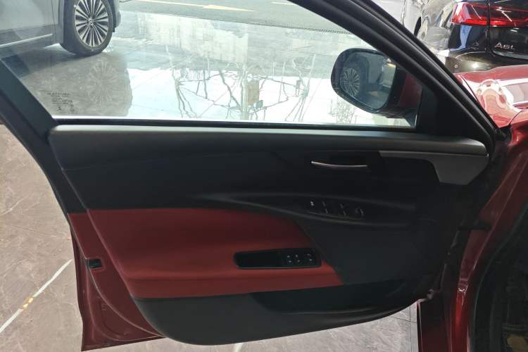 Used Jaguar XE 2015 2.0T 200 PS R-Sport Interior 5