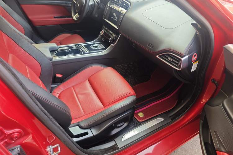 Used Jaguar XE 2015 2.0T 200 PS R-Sport Interior 6