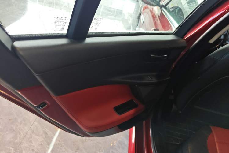 Used Jaguar XE 2015 2.0T 200 PS R-Sport Interior 6