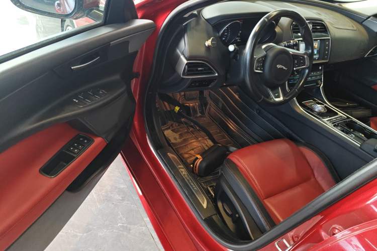 Used Jaguar XE 2015 2.0T 200 PS R-Sport Interior 7