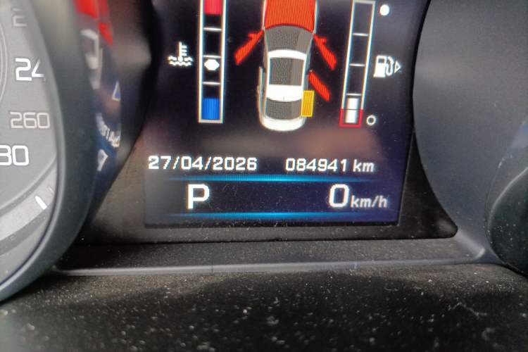 Used Jaguar XE 2015 2.0T 200 PS R-Sport Odometer Close Up