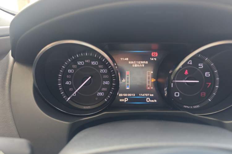 Used Jaguar XE 2015 2.0T 200 PS R-Sport Odometer Close Up
