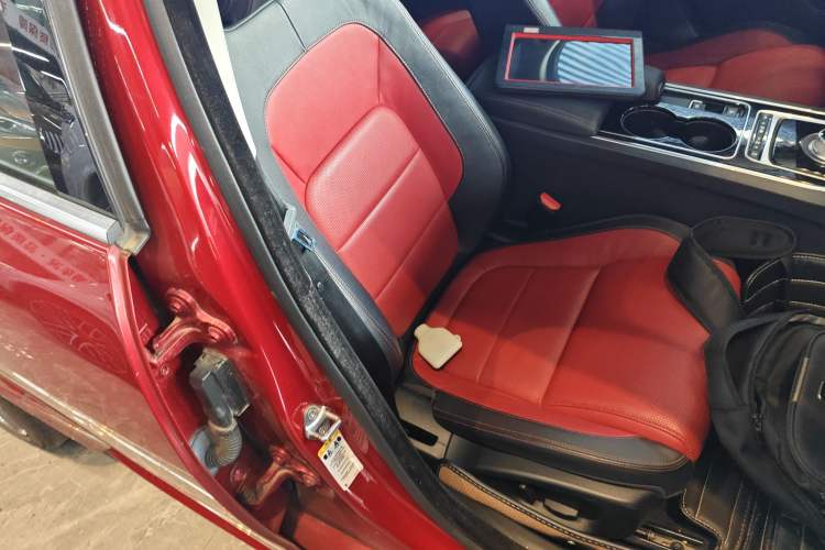 Used Jaguar XE 2015 2.0T 200 PS R-Sport Right Front Seat