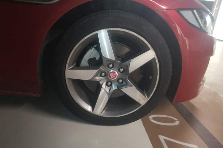 Used Jaguar XE 2015 2.0T 200 PS R-Sport Right Front Wheel Hub