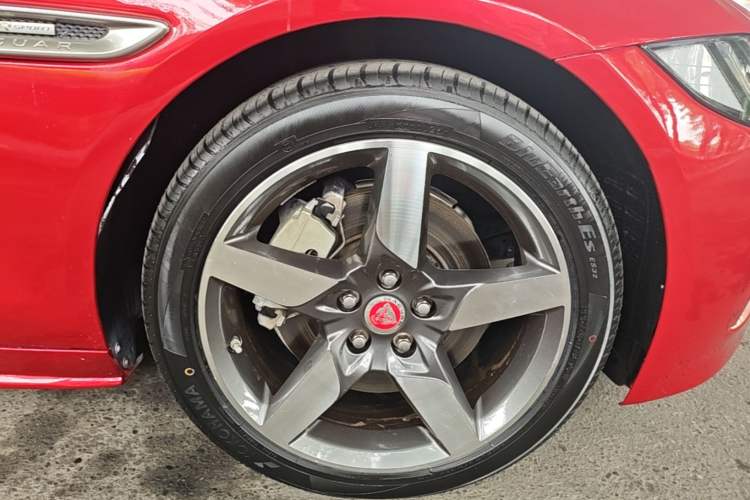 Used Jaguar XE 2015 2.0T 240 PS R-Sport Right Front Wheel Hub