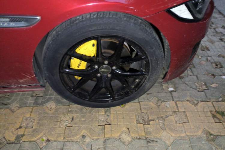 Used Jaguar XE 2015 2.0T 240 PS R-Sport Right Front Wheel Hub