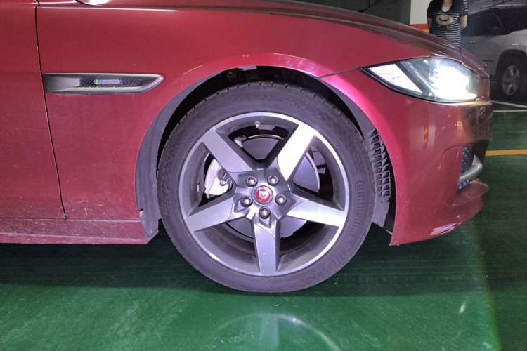 Used Jaguar XE 2015 2.0T 200 PS R-Sport Right Front Wheel Hub