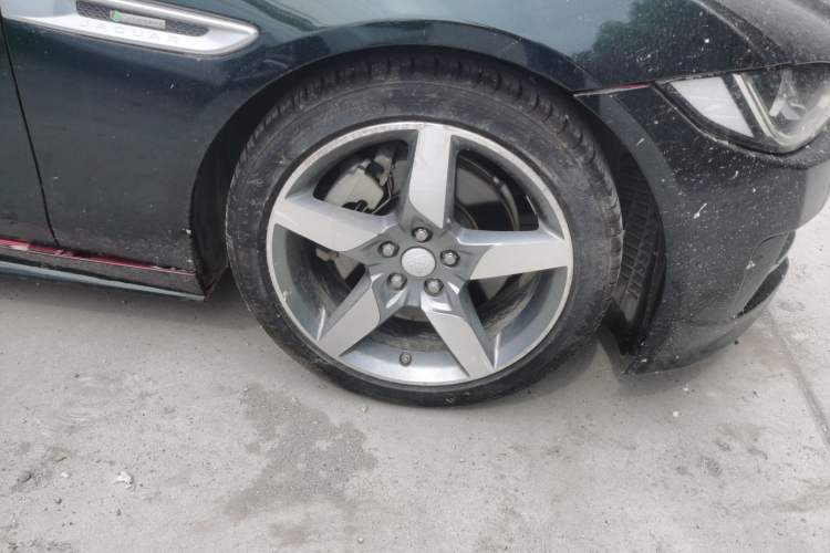 Used Jaguar XE 2015 2.0T 200 PS R-Sport Right Front Wheel Hub
