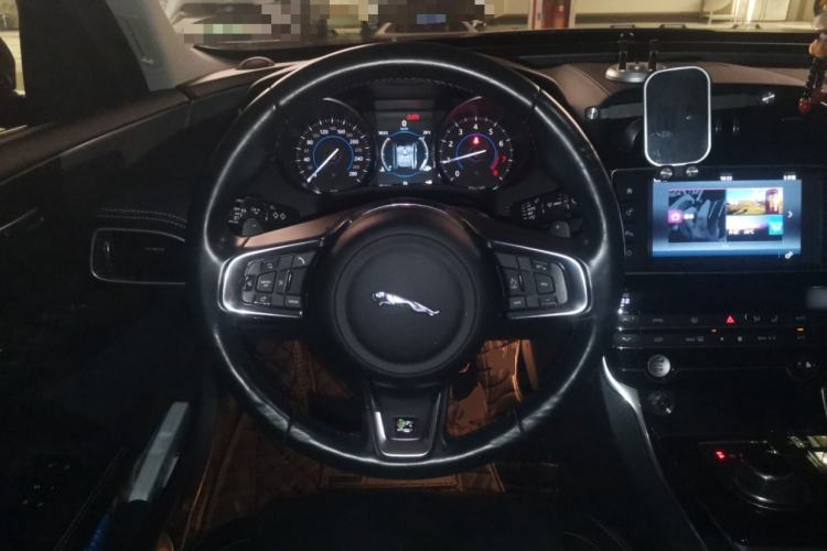 Used Jaguar XE 2015 2.0T 200 PS R-Sport Steering Wheel
