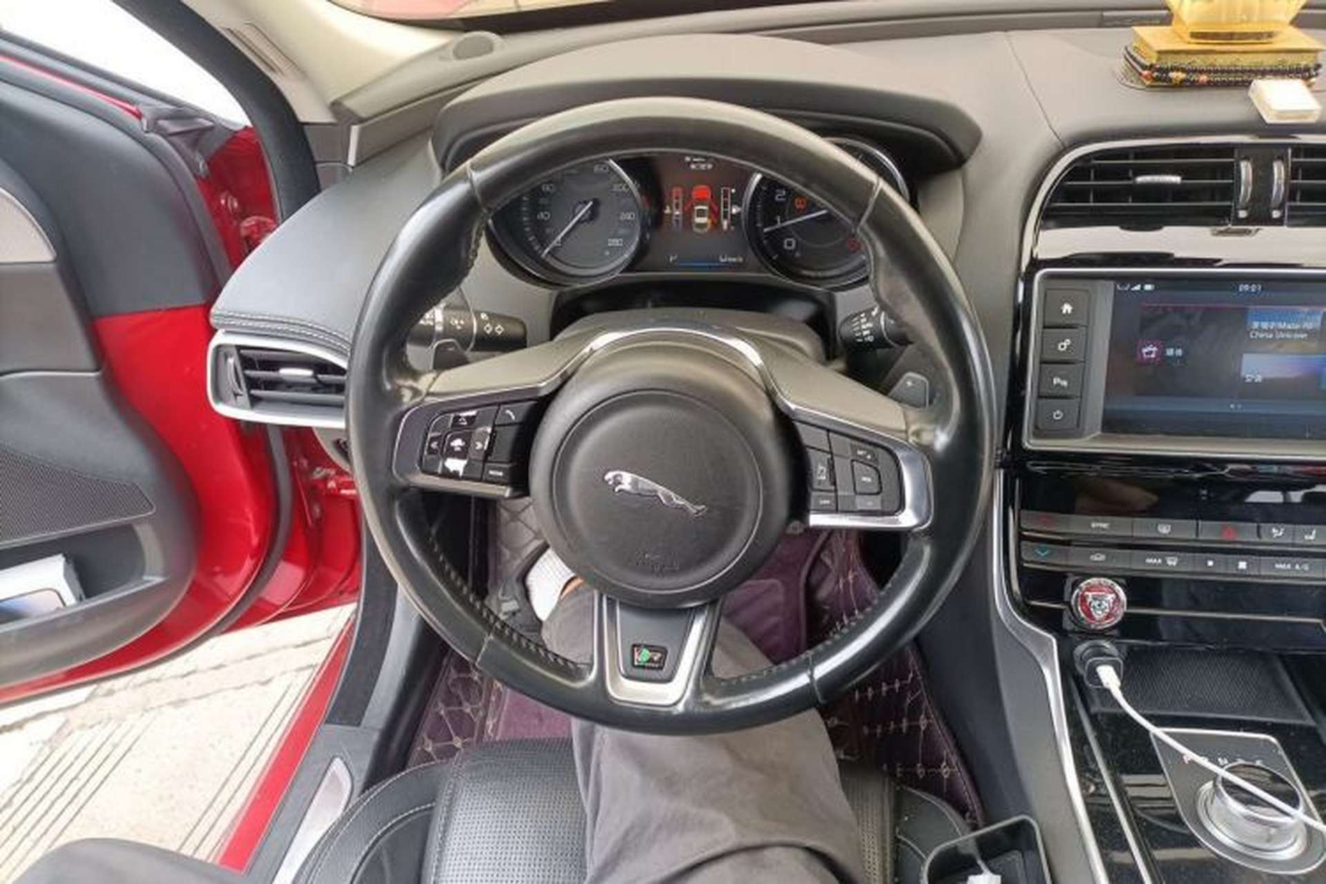 Used Jaguar XE 2015 2.0T 200 PS R-Sport Steering Wheel