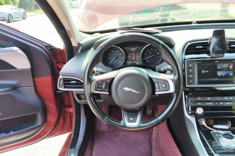 Used Jaguar XE 2015 2.0T 200 PS R-Sport Steering Wheel
