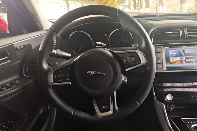 Used Jaguar XE 2015 2.0T 240 PS R-Sport Steering Wheel