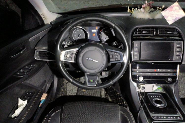 Used Jaguar XE 2015 2.0T 240 PS R-Sport Steering Wheel