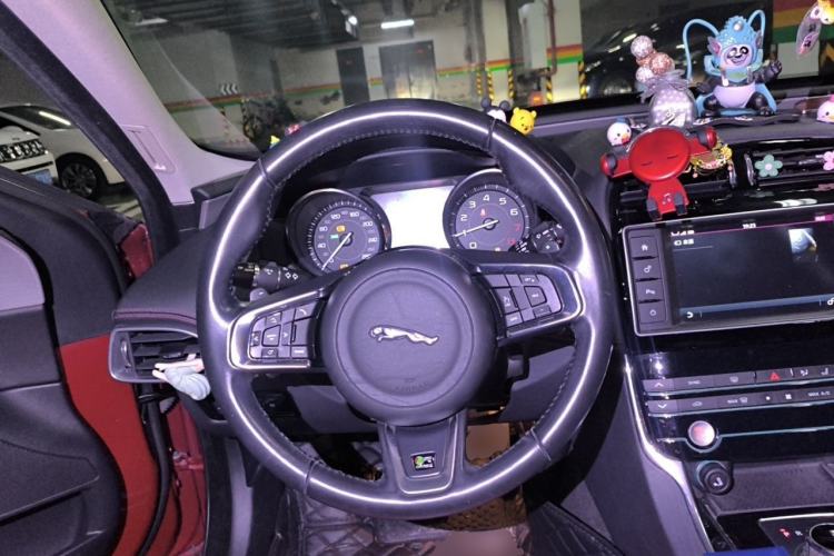 Used Jaguar XE 2015 2.0T 200 PS R-Sport Steering Wheel