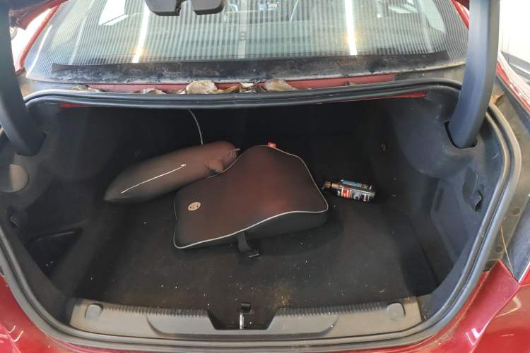 Used Jaguar XE 2015 2.0T 200 PS R-Sport Trunk