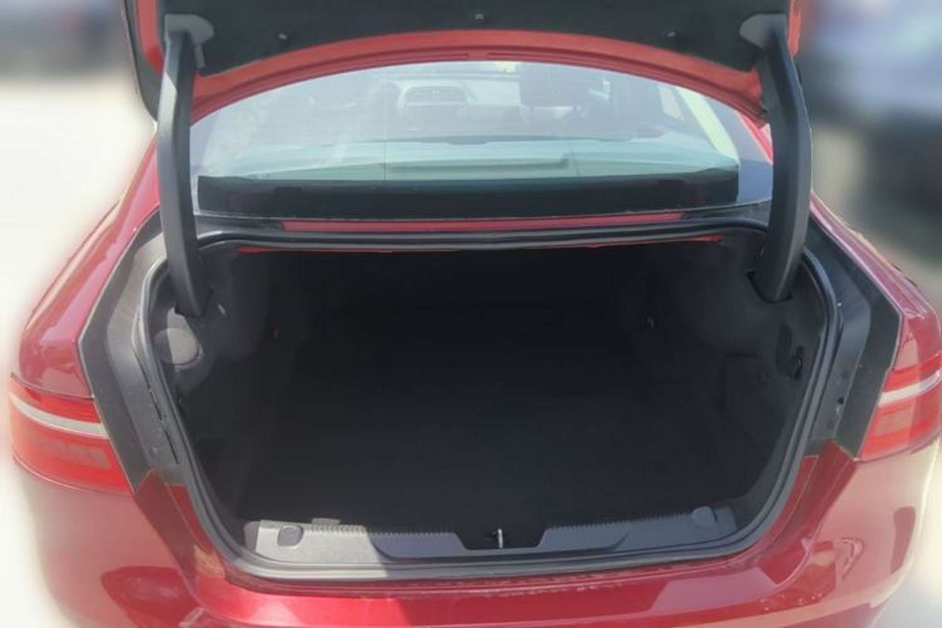 Used Jaguar XE 2015 2.0T 240 PS R-Sport Trunk