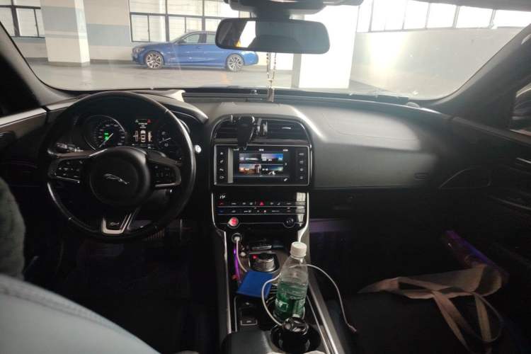 Used Jaguar XE 2015 3.0 SC 340 PS S Center Console