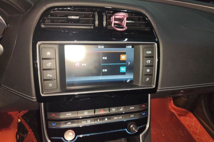 Used Jaguar XE 2015 2.0T 200 PS R-Sport Audio And AC Panel