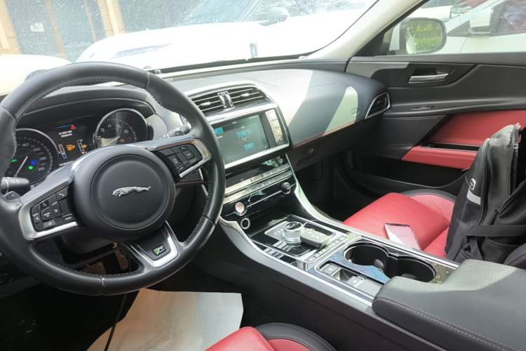 Used Jaguar XE 2015 2.0T 200 PS R-Sport Audio And AC Panel