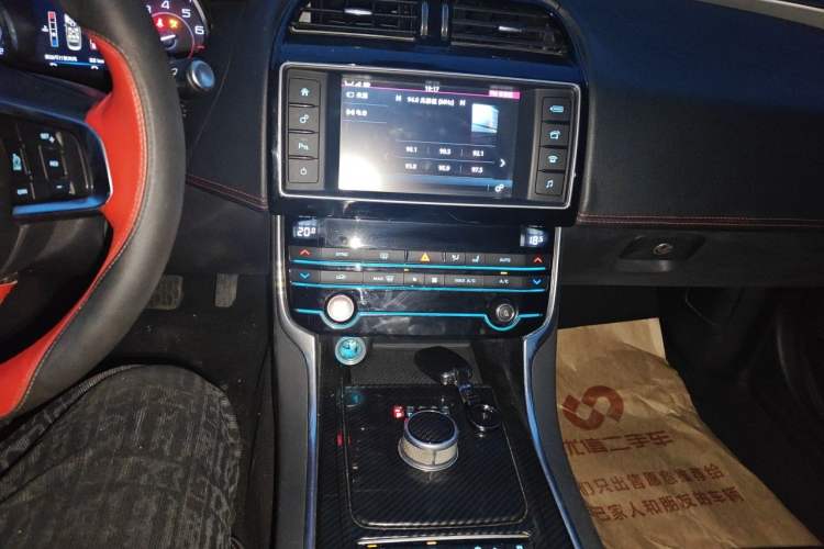 Used Jaguar XE 2015 2.0T 200 PS R-Sport Audio And AC Panel