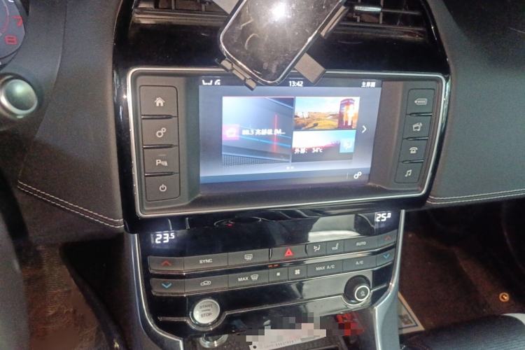 Used Jaguar XE 2015 2.0T 200 PS R-Sport Audio And AC Panel