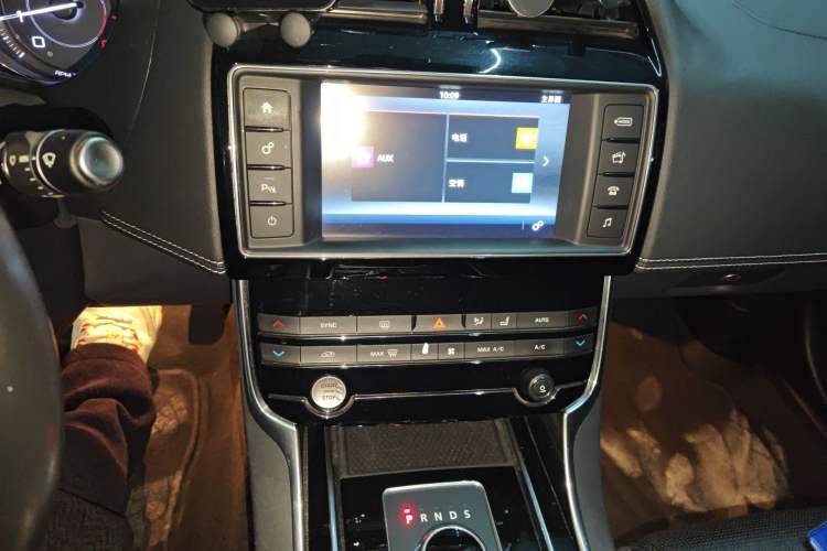 Used Jaguar XE 2015 2.0T 200 PS R-Sport Audio And AC Panel