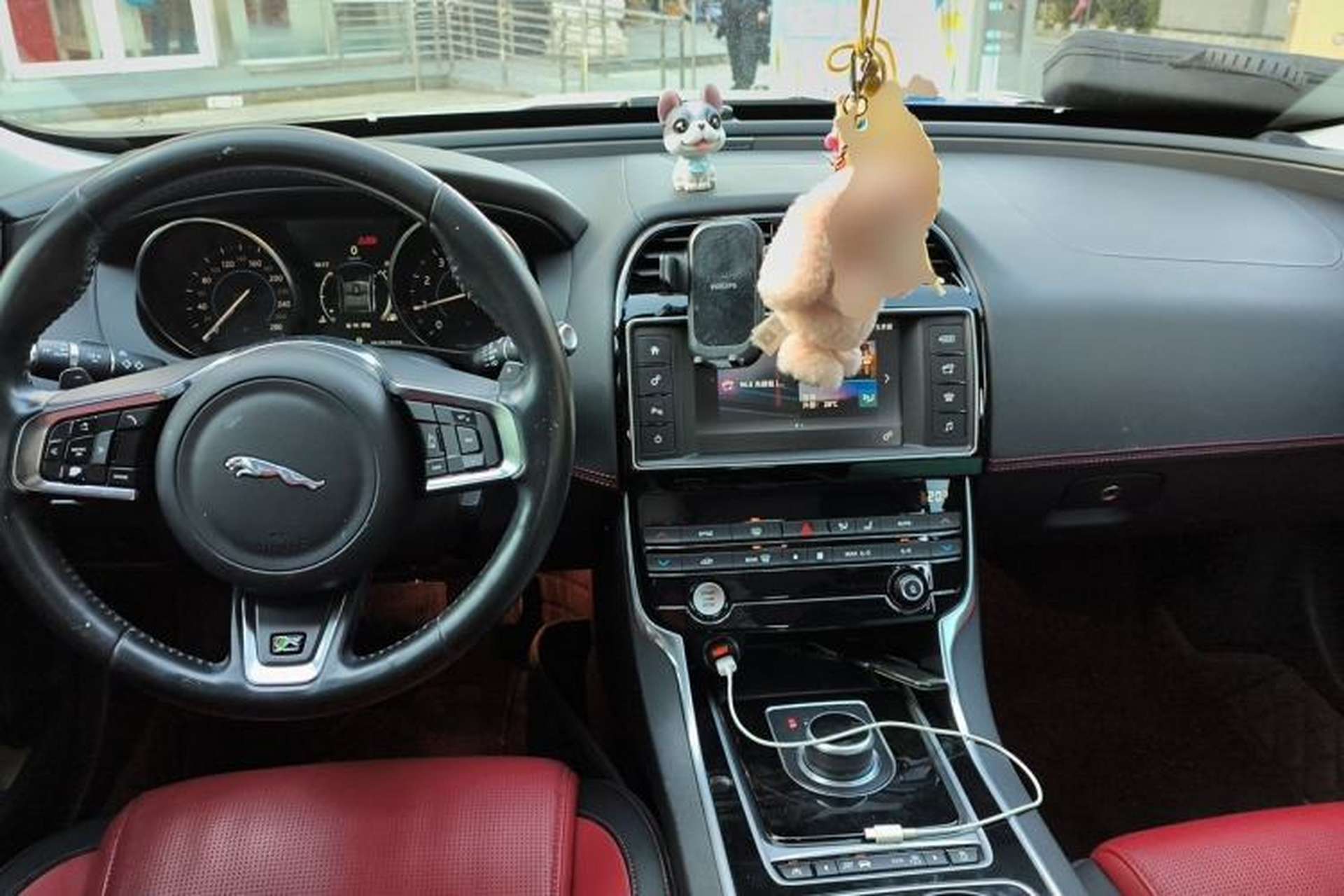 Used Jaguar XE 2015 2.0T 200 PS R-Sport Center Console