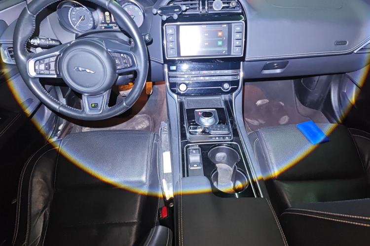 Used Jaguar XE 2015 2.0T 200 PS R-Sport Center Console