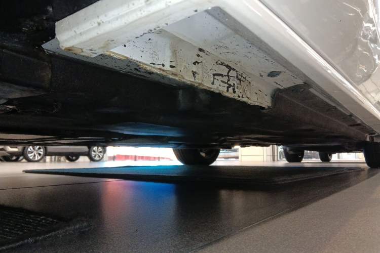 Used Jaguar XE 2015 2.0T 240 PS R-Sport Chassis Front Left