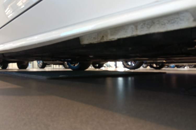 Used Jaguar XE 2015 2.0T 240 PS R-Sport Chassis Front Right