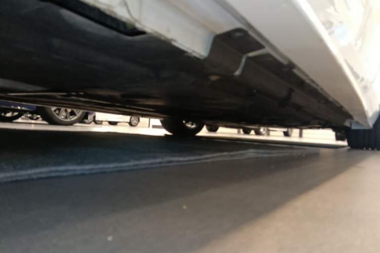 Used Jaguar XE 2015 2.0T 240 PS R-Sport Chassis Rear Right
