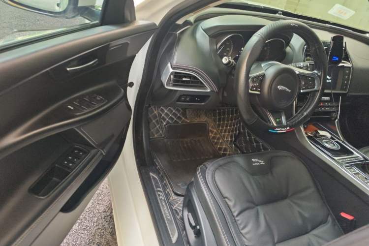 Used Jaguar XE 2015 2.0T 200 PS R-Sport Driver Seat