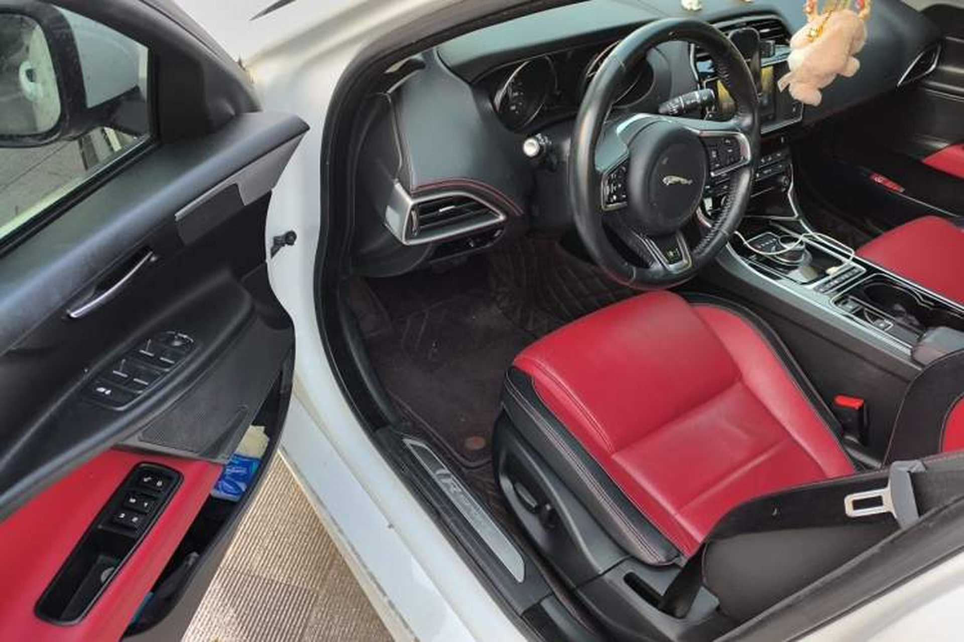 Used Jaguar XE 2015 2.0T 200 PS R-Sport Driver Seat