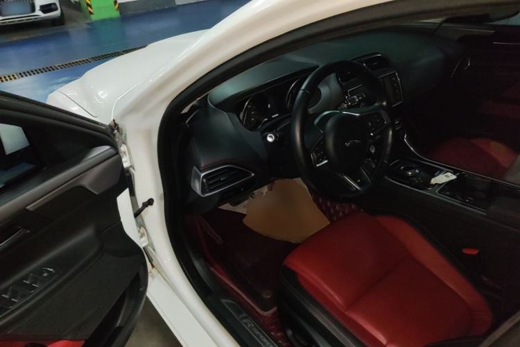 Used Jaguar XE 2015 2.0T 200 PS R-Sport Driver Seat
