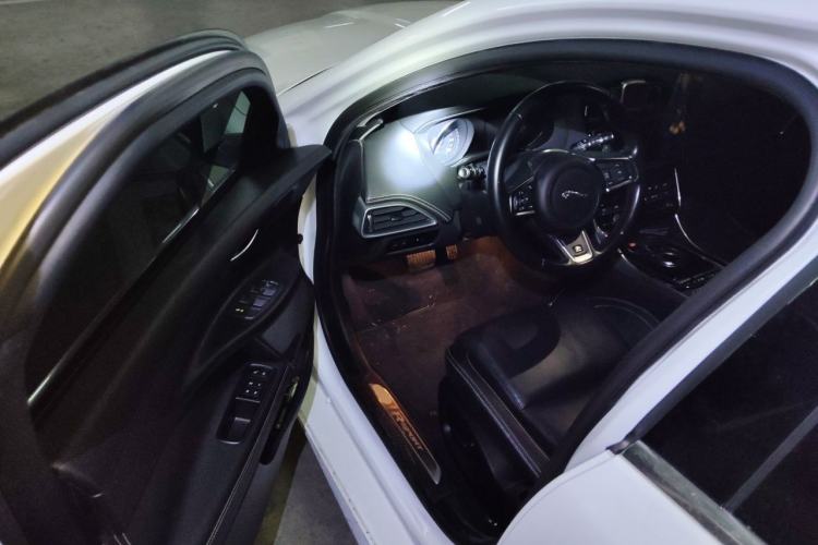 Used Jaguar XE 2015 2.0T 200 PS R-Sport Driver Seat