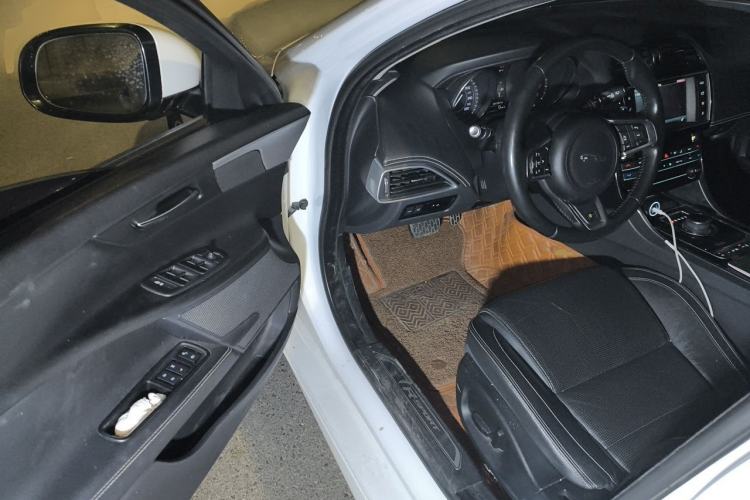 Used Jaguar XE 2015 2.0T 200 PS R-Sport Driver Seat