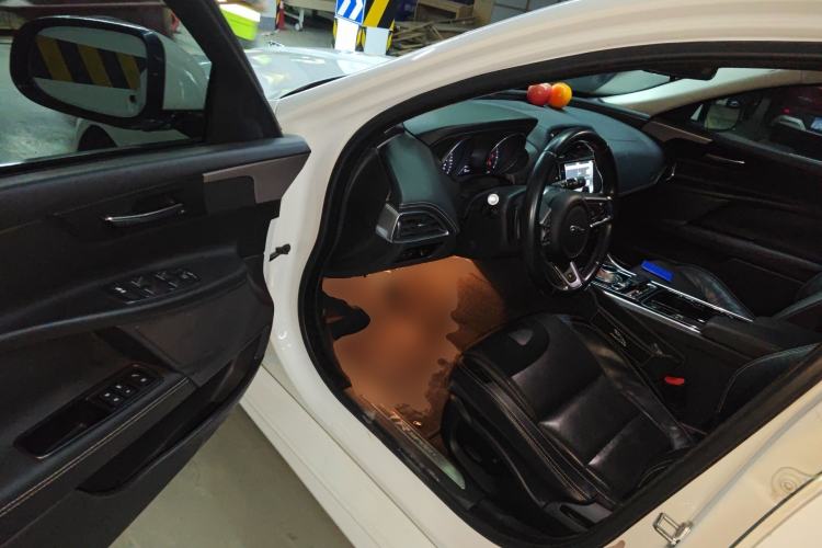 Used Jaguar XE 2015 2.0T 200 PS R-Sport Driver Seat