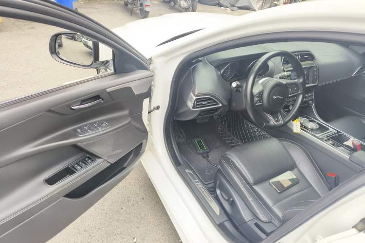 Used Jaguar XE 2015 2.0T 200 PS R-Sport Driver Seat