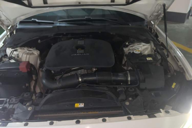 Used Jaguar XE 2015 2.0T 200 PS R-Sport Engine Bay