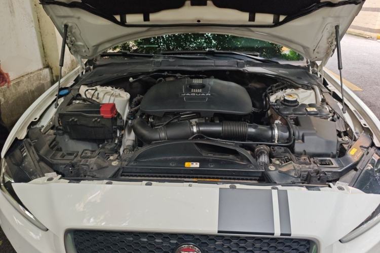 Used Jaguar XE 2015 2.0T 200 PS R-Sport Engine Bay
