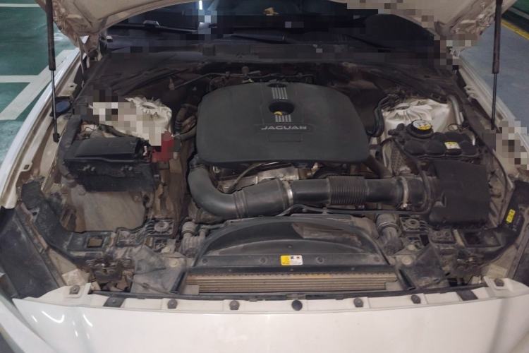 Used Jaguar XE 2015 2.0T 200 PS R-Sport Engine Bay