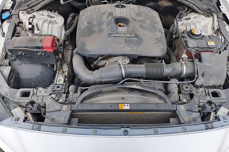 Used Jaguar XE 2015 2.0T 200 PS R-Sport Engine Bay